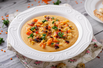 Carrot lentils cream with bacon