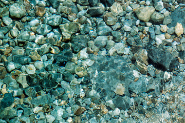 阿寺渓谷の澄んだ流れ