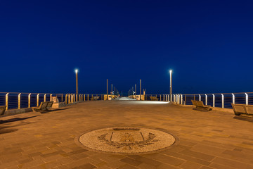 Obraz premium Night view of the quayside of Alassio, Italian Riviera