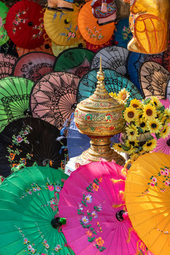 Colourful souvenirs on sale at Maha Sandar Mahi Pagoda