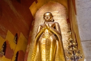 Obraz premium Standing Buddha statue at Ananda Pagoda