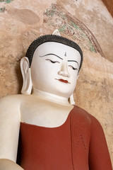 Obraz premium Seated Buddha at Sulamani Temple