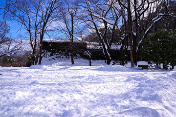 雪に覆われた金沢城