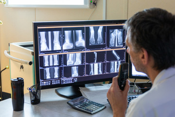 Médecin radiologie imagerie médicale controle radio diagnostic hôpital