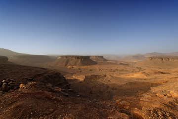 Fototapeta na wymiar Typical landscape of the Adrar region (Mauritania), close from the oasis of Tirjit.