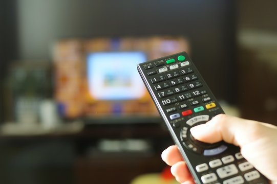 リモコン操作 テレビ