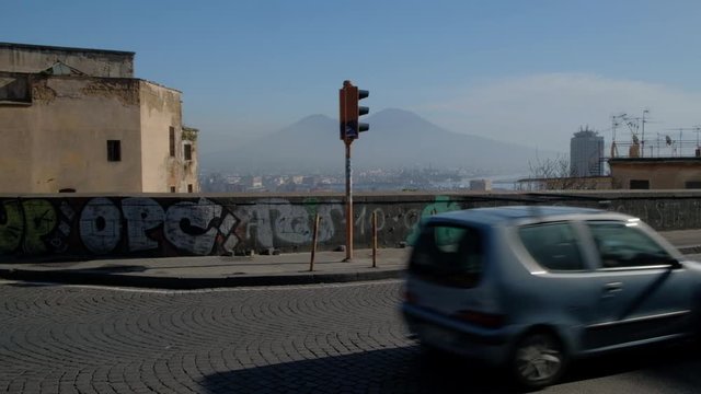N&aacute;poles. Vesubio y tr&aacute;fico. Campania, Italia, Europa.
