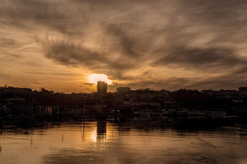 Fototapeta na wymiar Moody sunset in Porto, Portugal