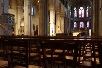 Fototapeta na wymiar Cathédrale Saint Jean à Besançon - Intérieur de l'église - ville de Besançon - Département du Doubs - Région Bourgogne Franche Comté - France