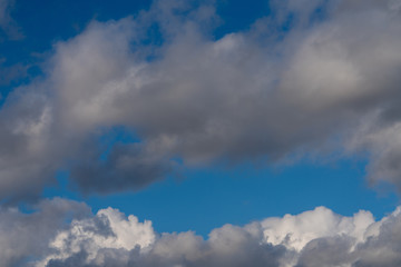 Obraz premium Blauer Himmel mit Wolkenformationen