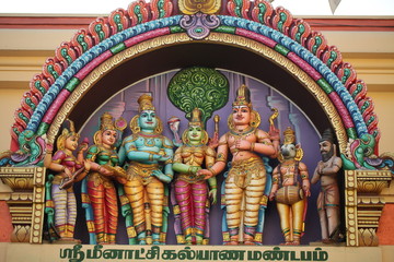 Fototapeta premium bright figures of the gods on the gopurama of a hindu temple in sri lanka