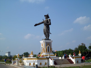 Obraz premium Vientiane, Laos - 8th September 2012 : Royal statue of Chao Anouvong in Chao Anouvong Park, Vientiane, Laos