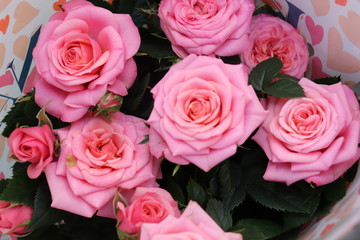 bouquets of roses in the store.