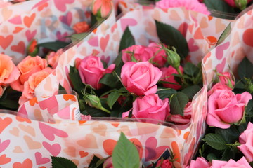 bouquets of roses in the store.