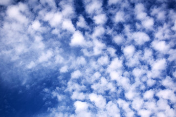 Fototapeta premium Blue sky background with tiny clouds. Beautiful clouds on blue sky