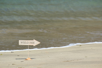 Naklejka premium 海辺のWELCOMEサインボード