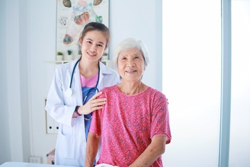 Fototapeta premium doctor and patient