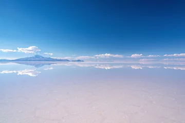 Fotobehang Miror effect and reflection of mountain in Salar de Uyuni (Uyuni salt flats), Potosi, Bolivia, South America © Delphotostock
