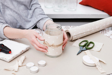 How to transform plain glass jar into a romantic candle holder