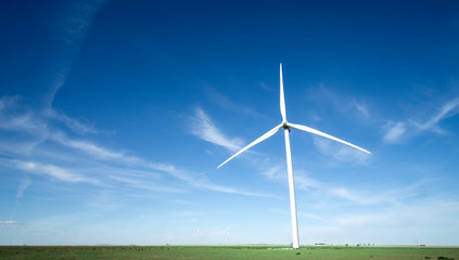 Molino eolico, energia renovable, verde campo