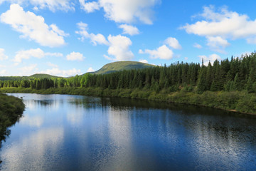 Obraz na płótnie Canvas Beautiful landscape of a canadian lake in summer