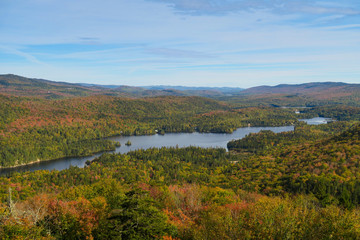 Fototapeta premium Beautiful view over the Saint-Maurice river, at the Mauricie national park, during fall season
