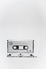Fototapeta na wymiar cassettes de musica sobre fondo blanco