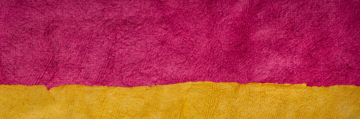 paysage abstrait violet et or - feuilles de papier texturées colorées