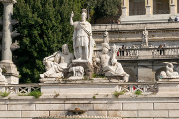Fototapeta na wymiar white marble statue in Rome