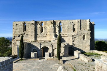 Obraz premium Ruines de l'abbaye Saint-Félix sur les hauteurs de Gigean