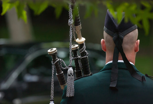 scottish bagpiper