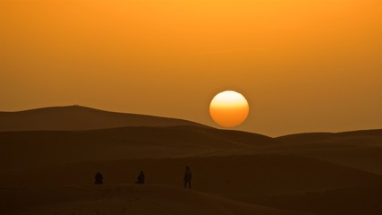 Obraz premium Sunset at Sahara Desert in Morocco