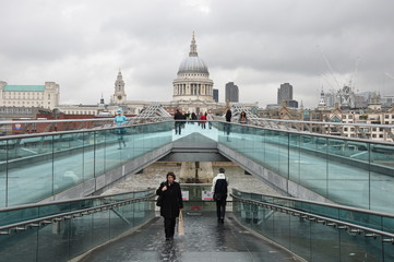Millennium Bridge - St. Paul's Cathedral