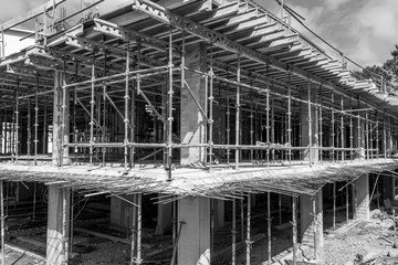 construction site with exposed support and propping cast in situ concrete floors © juane