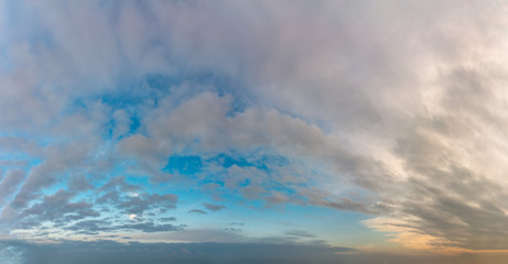 Obraz premium Fantastic clouds at sunrise