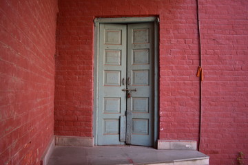 Fototapeta na wymiar old wooden door