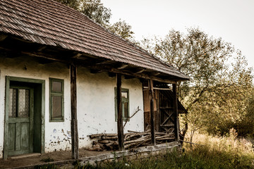 Fototapeta na wymiar Old house in the countryside