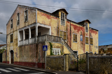 Fototapeta na wymiar old house in azores, view of the facade of an old house at the azore, portugal