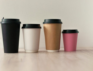 Color disposable paper cups with lids