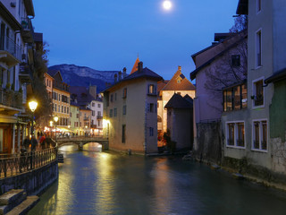 Annecy river at night