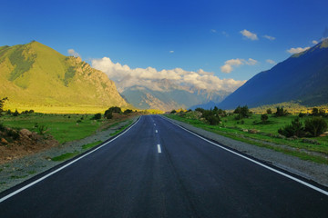  The road goes uphill. Beautiful view. Good light. Outdor