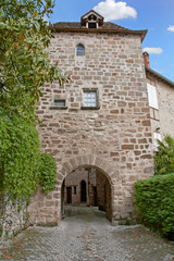 Fototapeta na wymiar Beaulieu sur Dordogne. Porte d'entrée sur la ville médiévale. Corrèze. Nouvelle Aquitaine