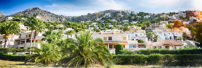 Obraz premium Panoramic view of the coast of Altea and mountains on the Costa Blanca of Spain