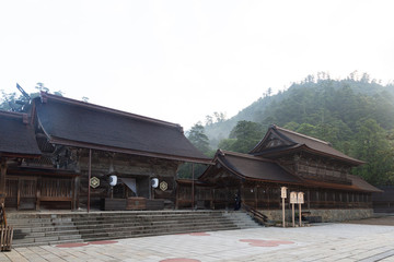 出雲大社 八足門・観祭楼 -縁結びの神様として名高く、神話のふるさと出雲の象徴-