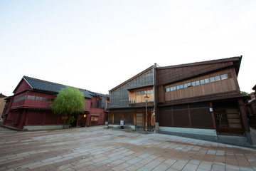 金沢 ひがし茶屋街 広見 -美しい出格子と石畳が続く古い街並み-