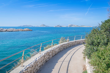 Marseille, France, la corniche. Vue de la presqu'île de Malmousque, avec les îles dans le fond. © ODIN Daniel
