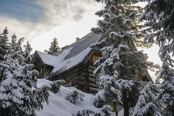 mountain cottage hut in wilderness covered in snow shed in the middle of nowhere Canada British Columbia Vancouver 