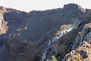 Vesuvio – Fumarole nel cratere