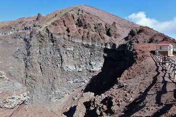 Vesuvio – Il cratere dal sentiero del Gran Cono © lucamato