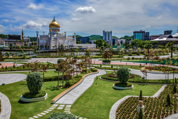 Sultan Omar Ali Saifuddin Mosque -  Bandar Seri Begawan - Brunei - obrazy, fototapety, plakaty
